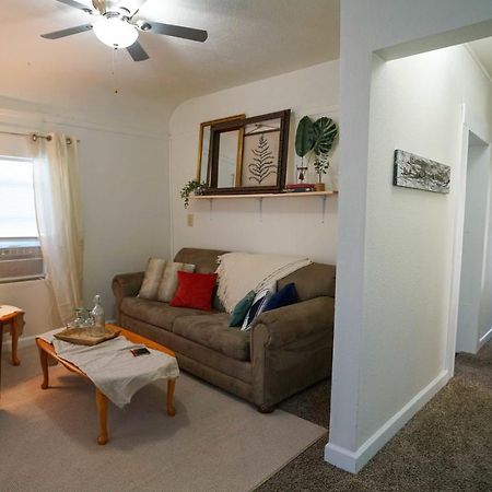 2 Bedroom Apartment Near Ndsu And Downtown Фарґо Екстер'єр фото