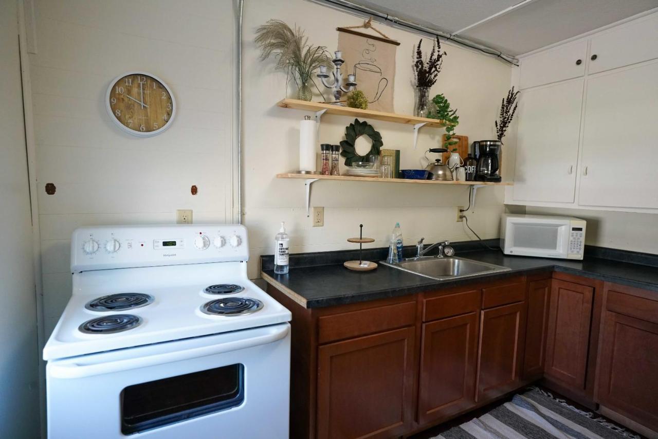 2 Bedroom Apartment Near Ndsu And Downtown Фарґо Екстер'єр фото