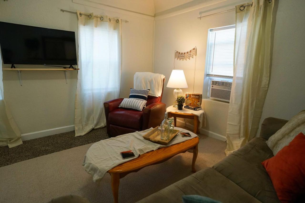 2 Bedroom Apartment Near Ndsu And Downtown Фарґо Екстер'єр фото