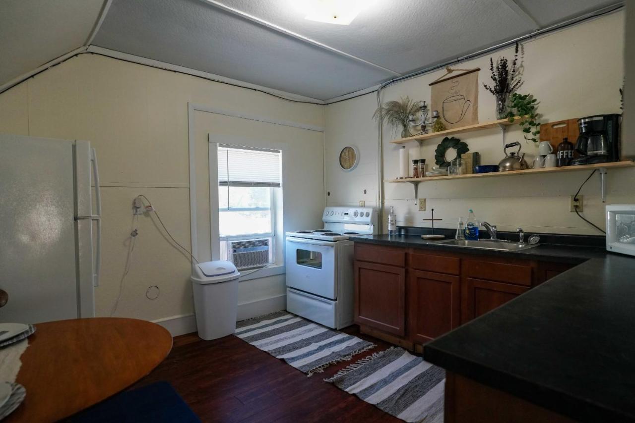 2 Bedroom Apartment Near Ndsu And Downtown Фарґо Екстер'єр фото
