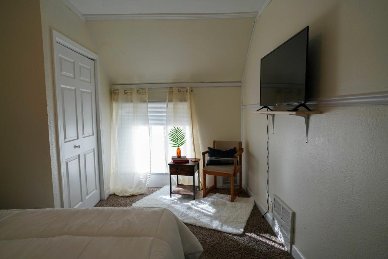 2 Bedroom Apartment Near Ndsu And Downtown Фарґо Екстер'єр фото